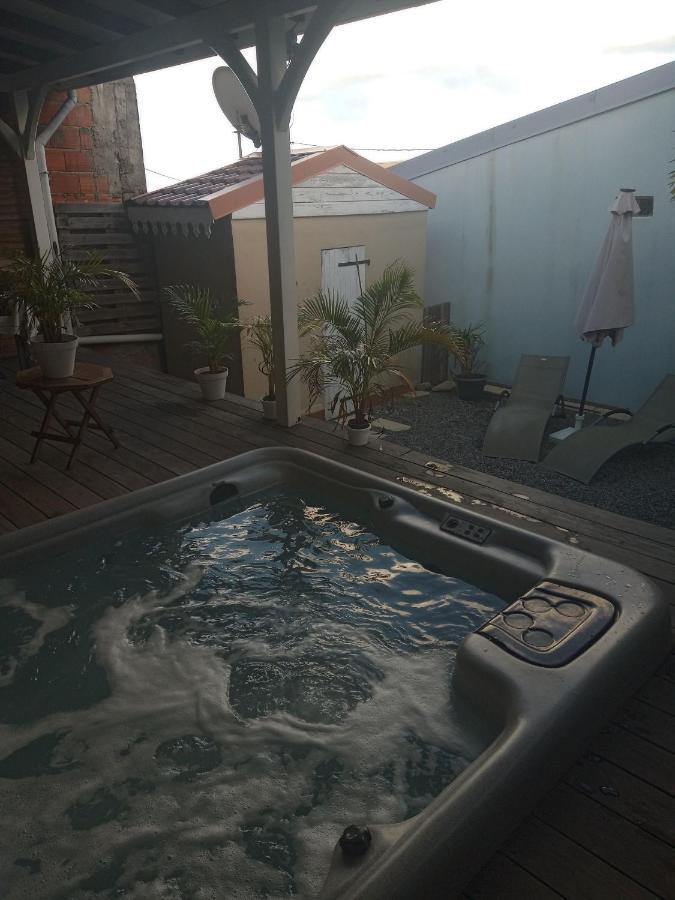 Une Pause S'Impose Au Vauclin Avec Votre Jacuzzi Privatif Pour 3 Nuits Minimum Ле Вауклин Екстериор снимка